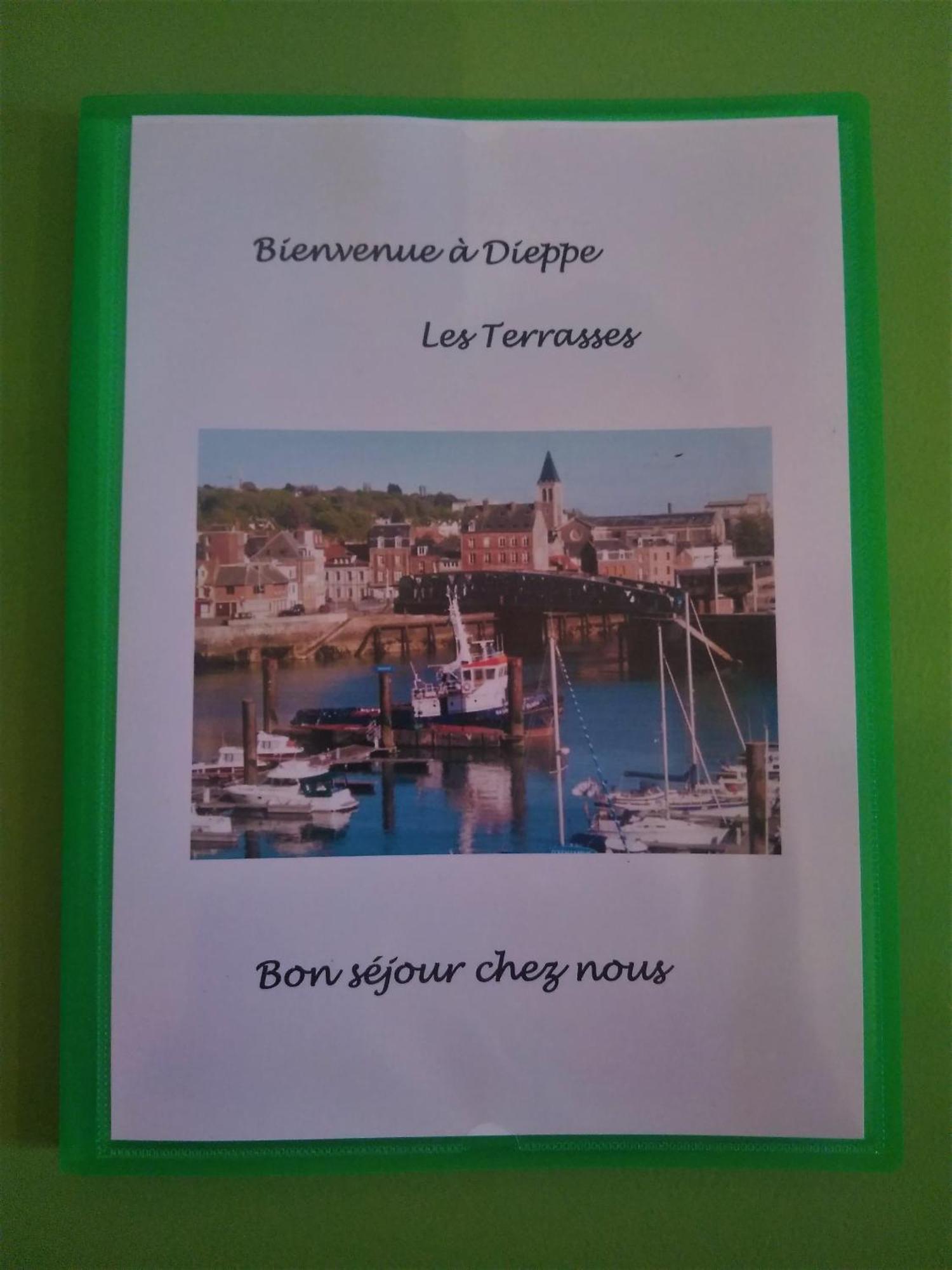 Les Belles Terrasses Dieppe ,3 Appartements , Le Vegetal De 1 A 8 Personnes , Le Tropical De 1 A 6 Personnes , Le Floral Avec Terrasse De 1 A 3 Personnes , Quartier Calme Au Stationnement Gratuit A Cote De L'Avenue Verte Luaran gambar