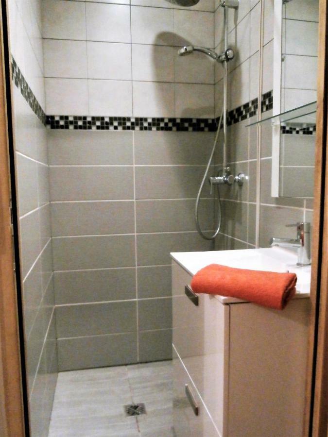 Les Belles Terrasses Dieppe ,3 Appartements , Le Vegetal De 1 A 8 Personnes , Le Tropical De 1 A 6 Personnes , Le Floral Avec Terrasse De 1 A 3 Personnes , Quartier Calme Au Stationnement Gratuit A Cote De L'Avenue Verte Luaran gambar